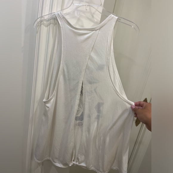 Mossimo women’s medium tank top with open back - Picture 3 of 4